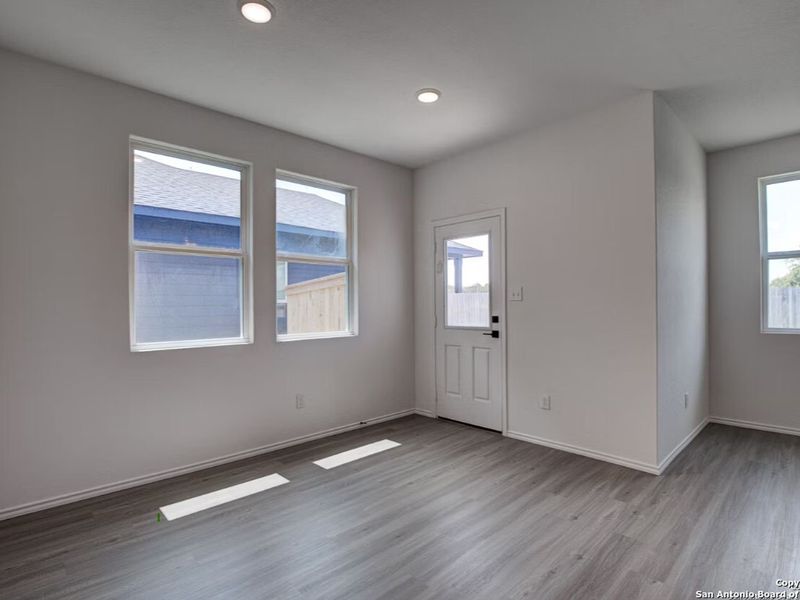 Spacious, unfurnished interior of a new home in Hannah Heights, Seguin (Image 14).