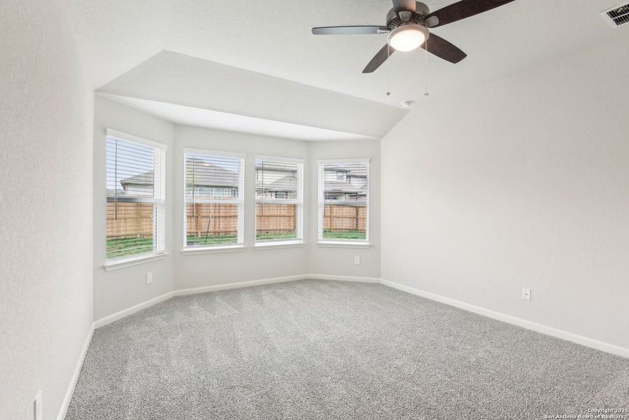 Spacious, unfurnished interior of a new home in Sagebrooke - Premier Series, San Antonio (Image 28).
