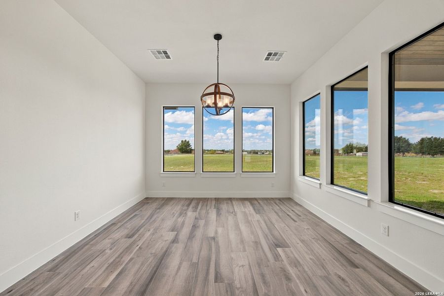 Spacious, unfurnished interior of a new home in , Floresville (Image 43).