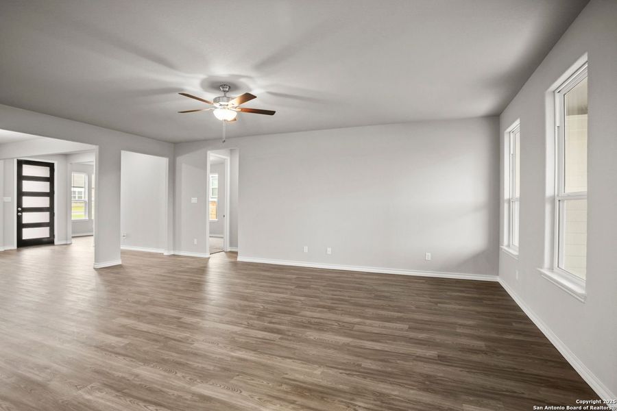 Spacious, unfurnished interior of a new home in Potranco Oaks, Castroville (Image 33).