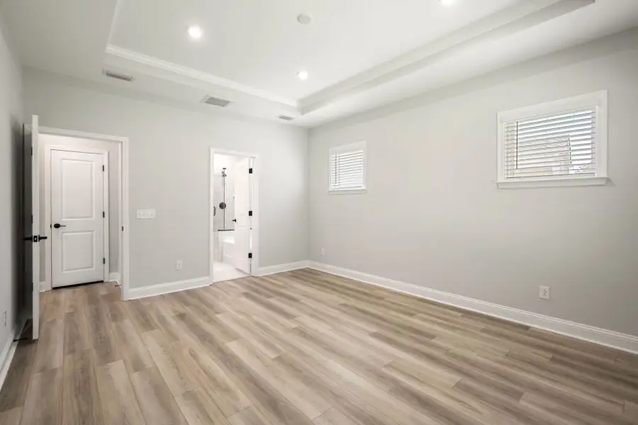 Spacious, unfurnished interior of a new home in Waterways, Richmond Hill (Image 22).