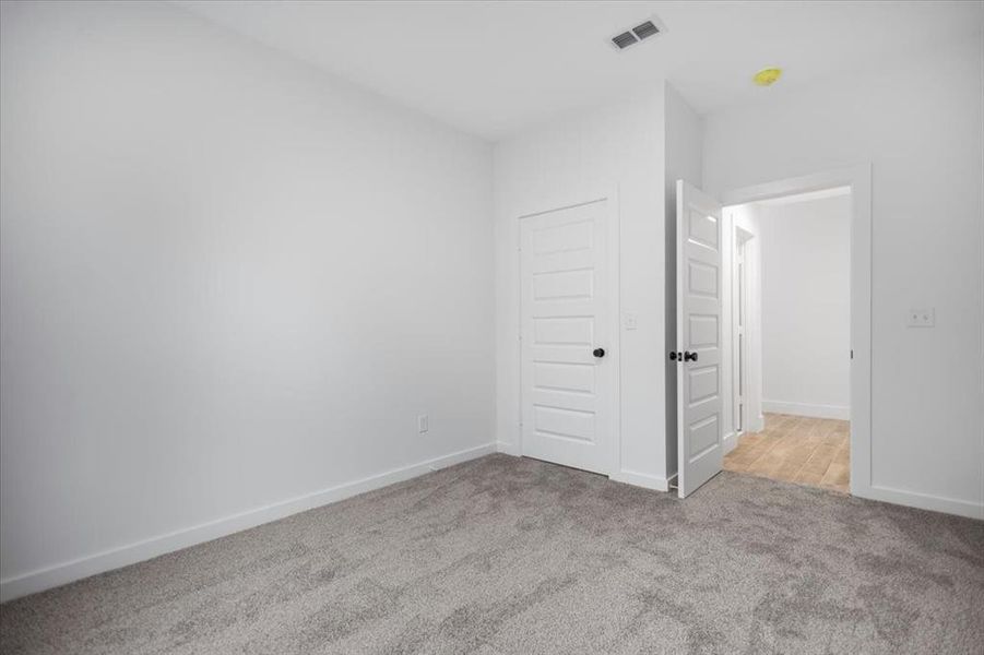 Spacious, unfurnished interior of a new home in , Lindale (Image 27).