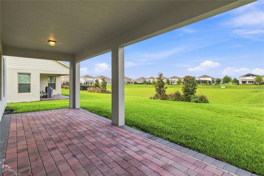 Exterior details and patio area of a home in , Winter Garden (Image 4).