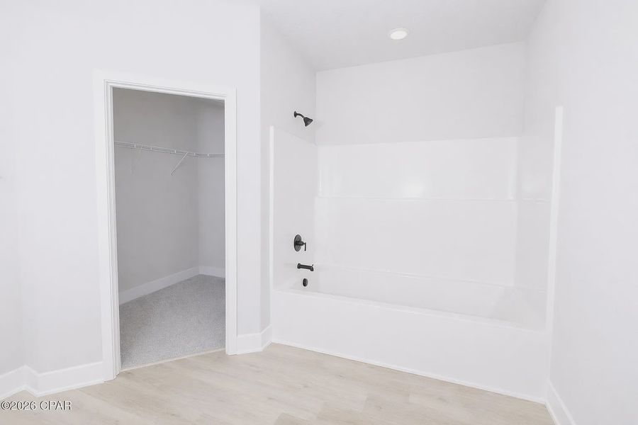 Spacious, unfurnished interior of a new home in Parkbrook, Panama City (Image 8).
