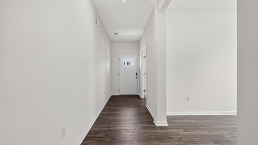 Spacious, unfurnished interior of a new home in Shahbain Reserve, Raeford (Image 9).