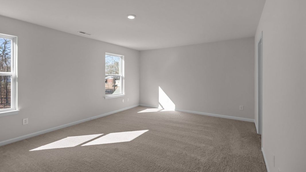 Spacious, unfurnished interior of a new home in Blair Ridge, La Grange (Image 22).