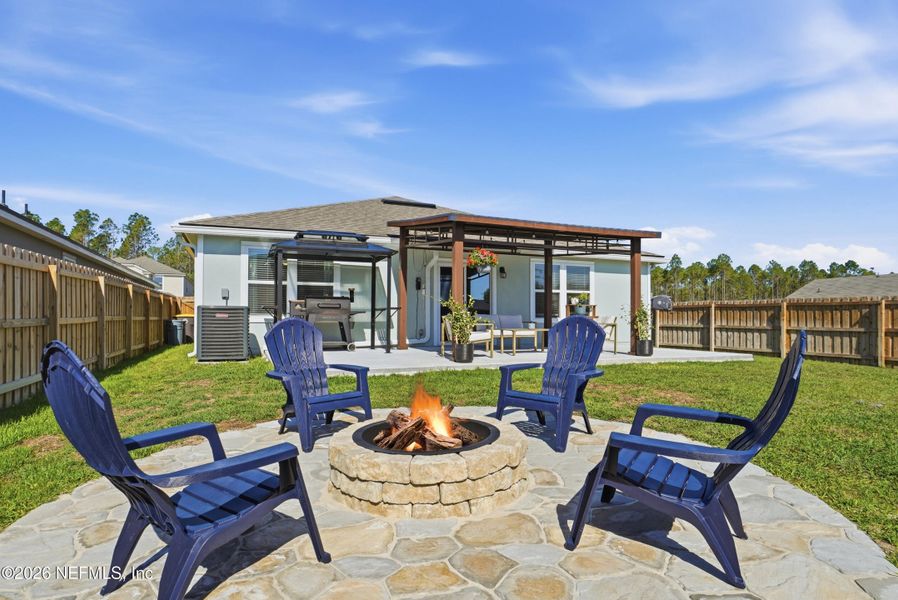 Exterior details and patio area of a home in , Jacksonville (Image 3).