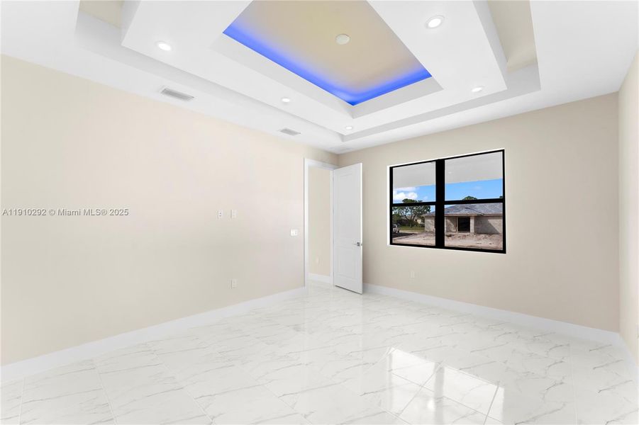 Spacious, unfurnished interior of a new home in , Lehigh Acres (Image 16).
