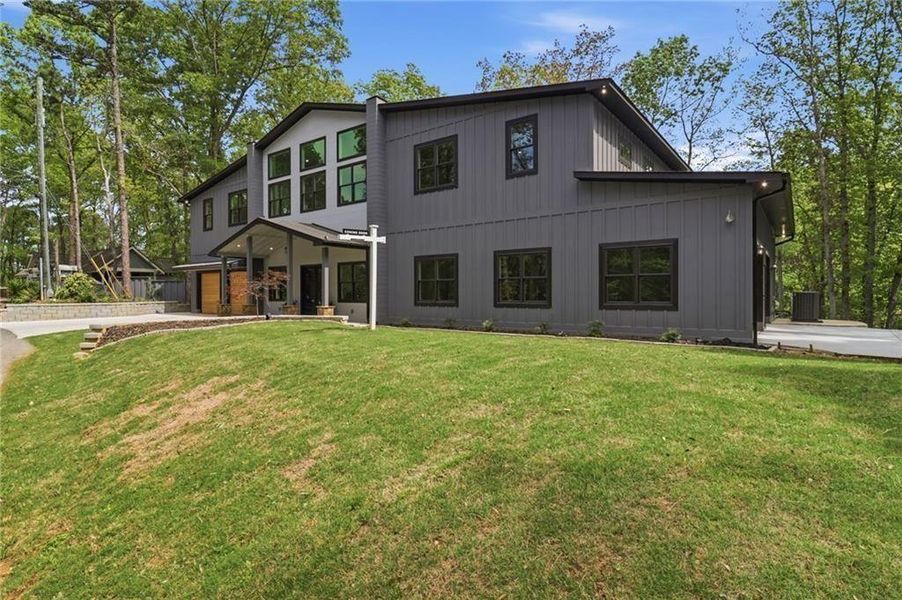 Exterior details and patio area of a home in , Acworth (Image 4).