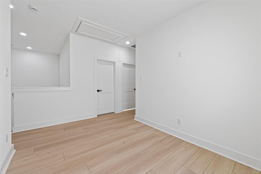 Spacious, unfurnished interior of a new home in , Houston (Image 28).