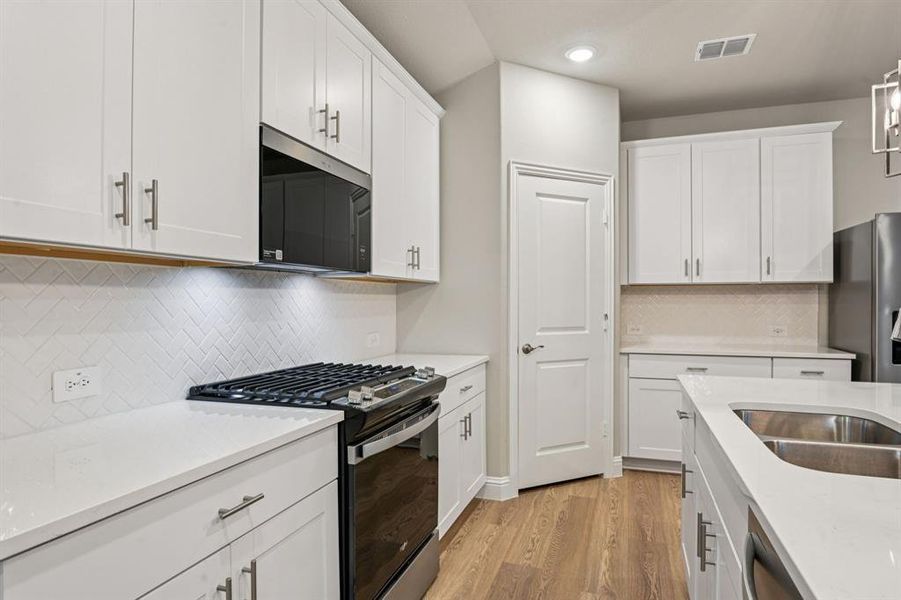Furnished interior view inside a new home in Lakehaven - Signature Series, Farmersville (Image 9).