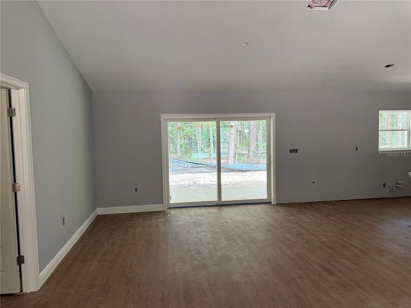 Spacious, unfurnished interior of a new home in , Dunnellon (Image 28).