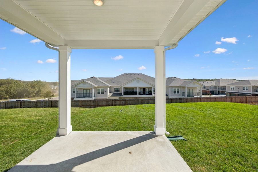 Exterior details and patio area of a home in Cades Bluff, Lebanon (Image 24).