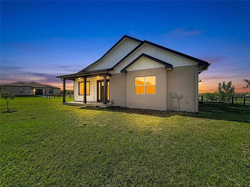 Exterior details and patio area of a home in , Plant City (Image 20).