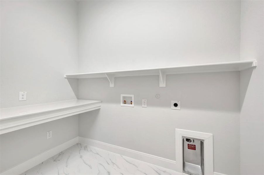 Spacious, unfurnished interior of a new home in Mantua Point Gardens, Van Alstyne (Image 22).