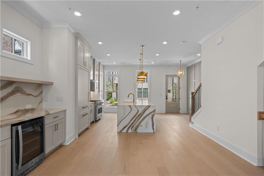 ENGINEERED LIGHT OAK FLOORING THROUGHOU THE ENTIRE HOME ENGINEERED LIGHT OAK FLOORING THROUGHOU THE ENTIRE HOME