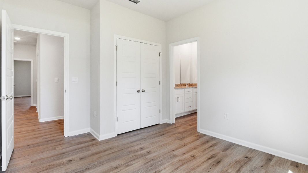 Spacious, unfurnished interior of a new home in Greystone, Crawfordville (Image 29).