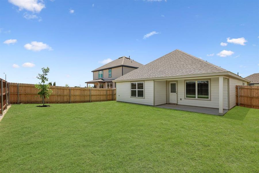 Exterior details and patio area of a home in Rocky Creek Crossing, Fort Worth (Image 2). Exterior details and patio area of a home in Rocky Creek Crossing, Fort Worth (Image 2).