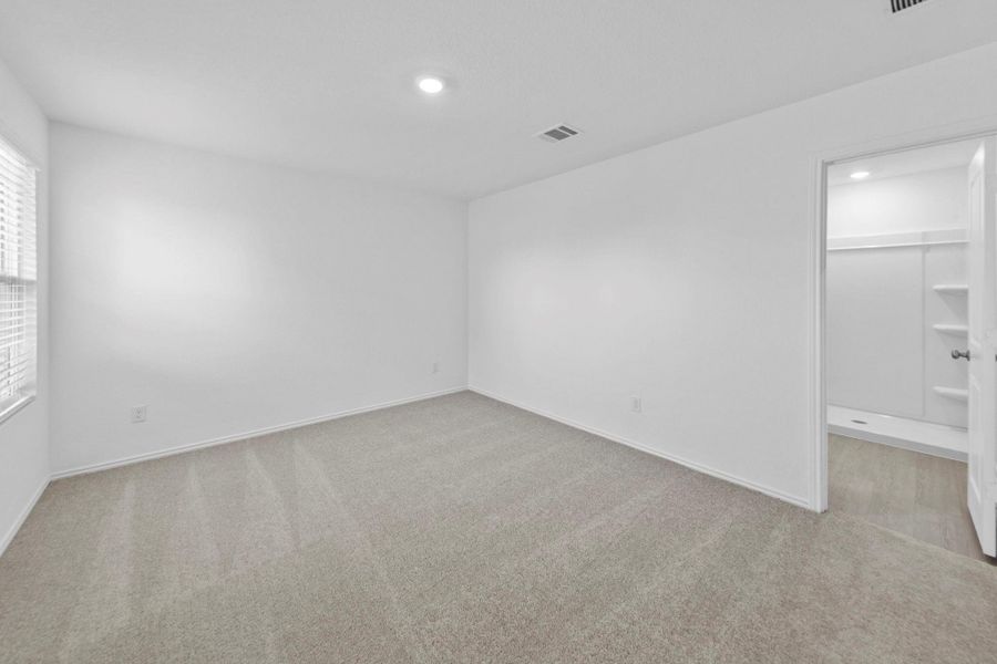 Spacious, unfurnished interior of a new home in Sunset Oaks, Maxwell (Image 16).