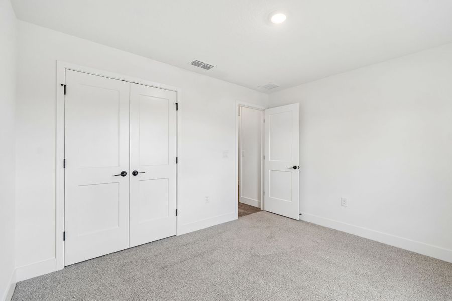 Spacious, unfurnished interior of a new home in Abbey Glen, Dade City (Image 25).