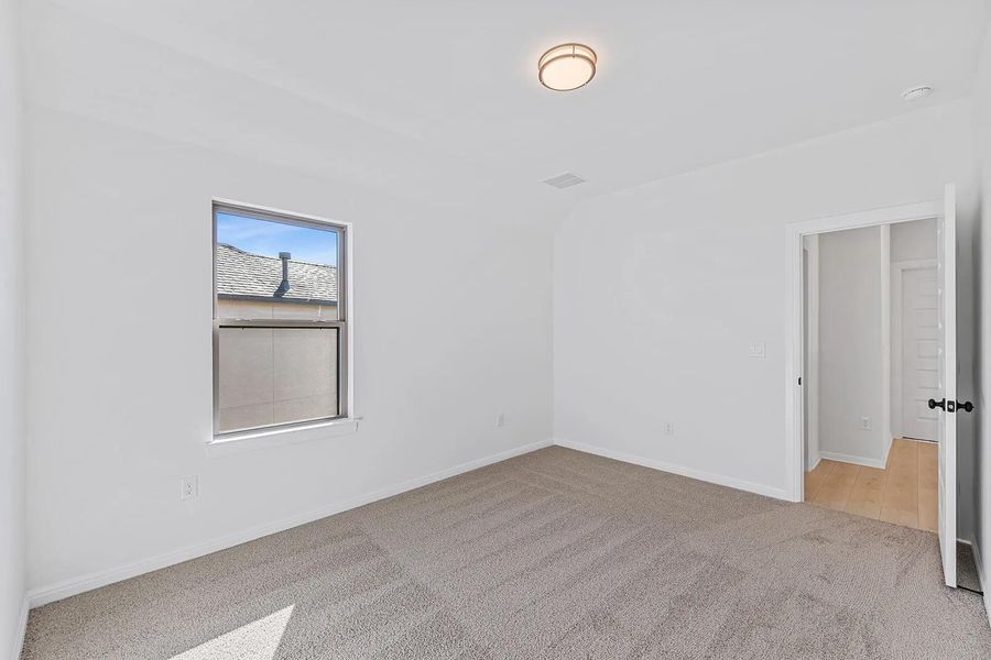 Spacious, unfurnished interior of a new home in Parmer Ranch 60, Georgetown (Image 13).