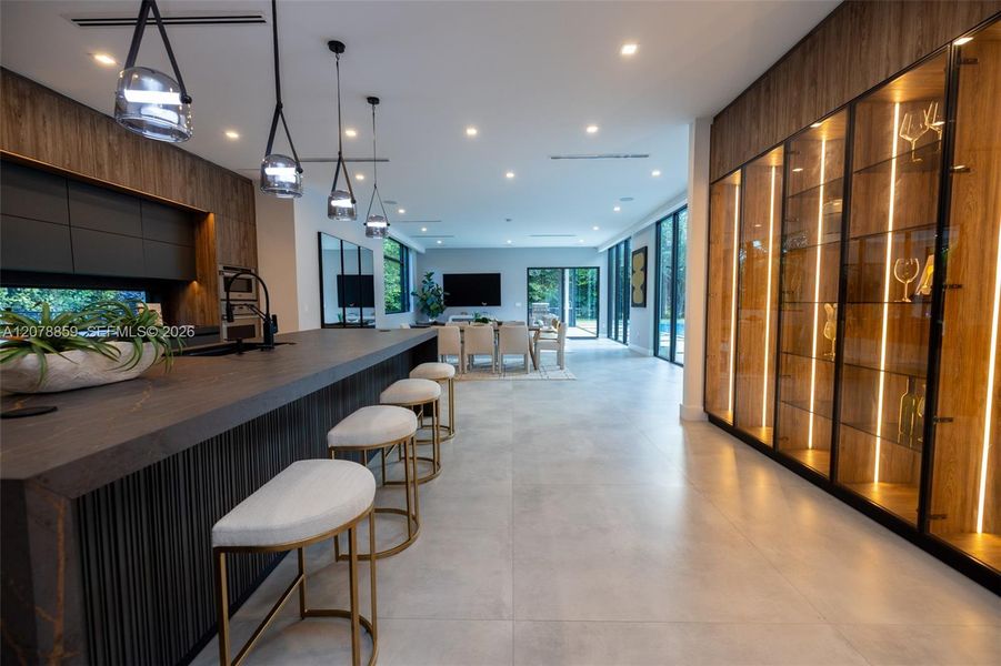 Island Kitchen/Breakfast Bar