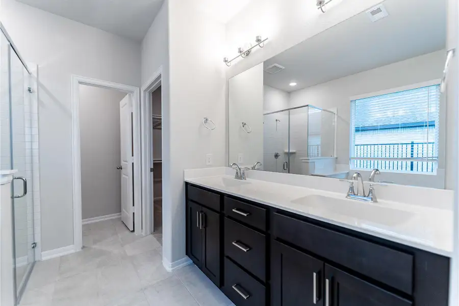 Furnished interior view inside a new home in Canterra Creek, Rosharon (Image 10).