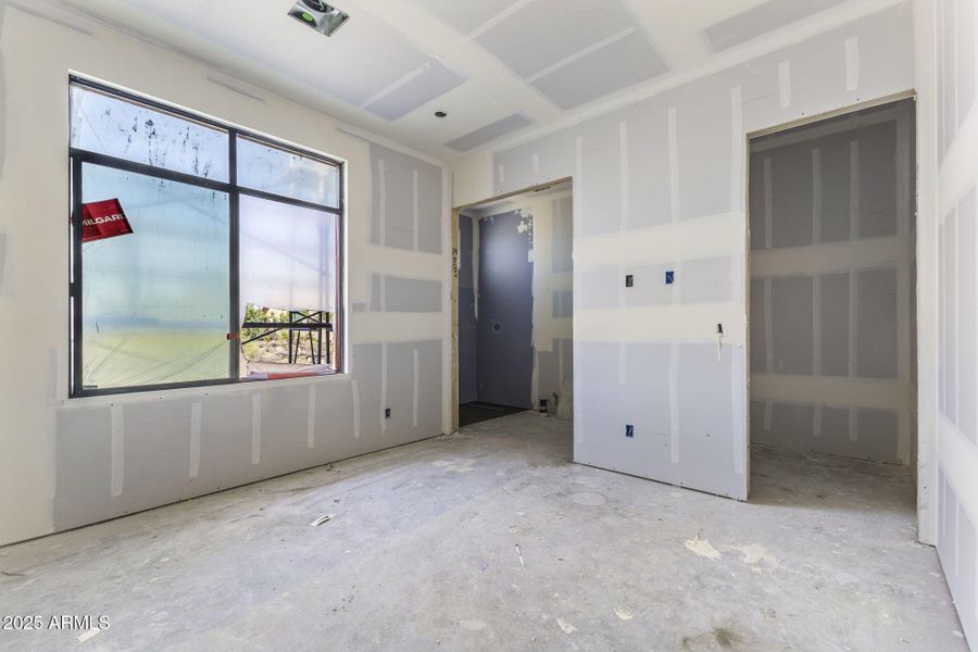 Guest Bedroom with Ensuite Bathroom Guest Bedroom with Ensuite Bathroom