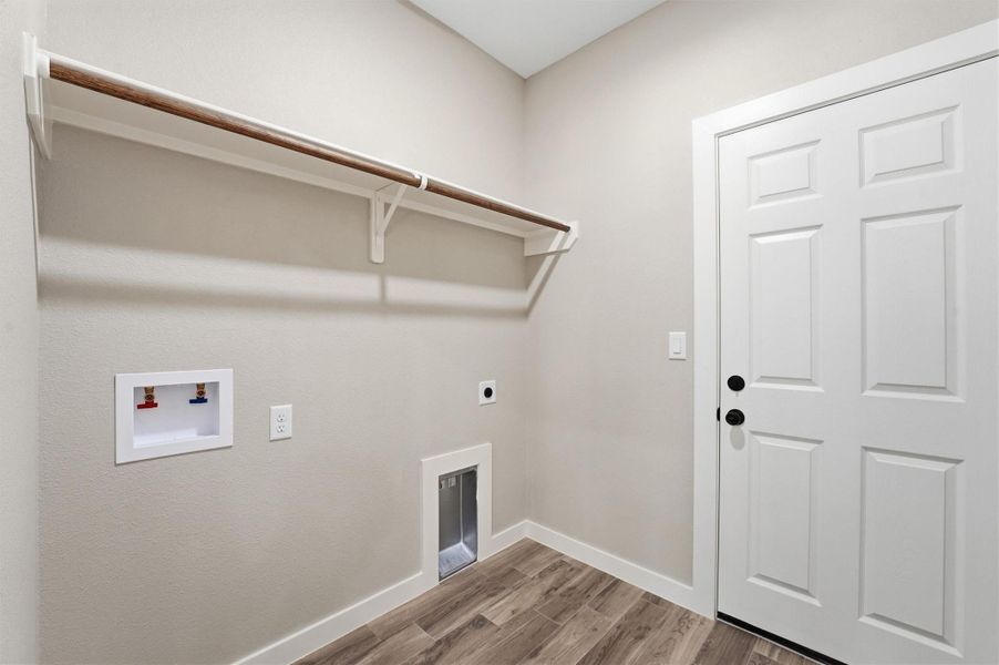 Spacious, unfurnished interior of a new home in , Conroe (Image 18).