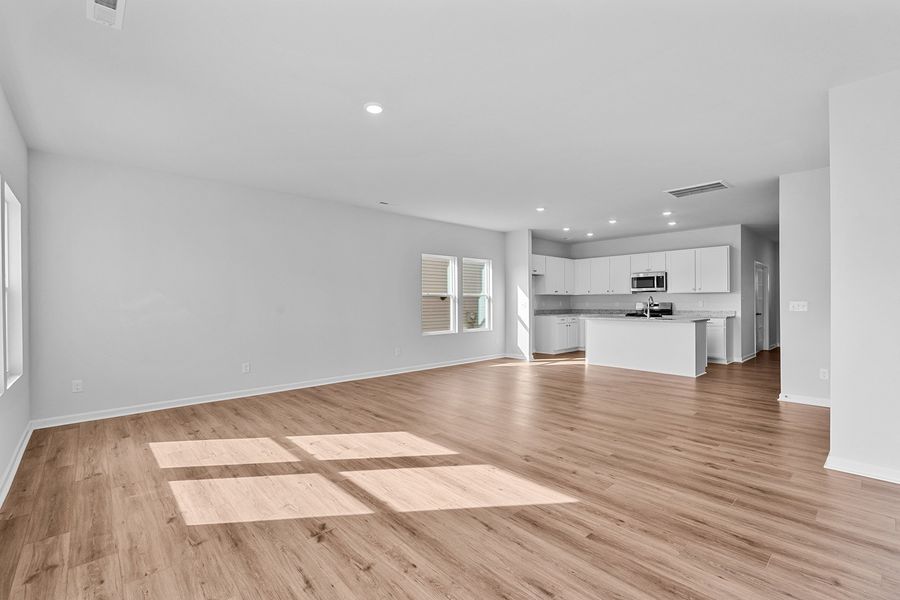 Spacious, unfurnished interior of a new home in Hanes Lake, Winston-Salem (Image 24).