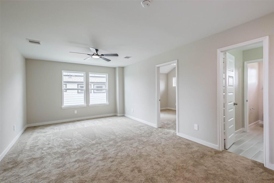 Spacious, unfurnished interior of a new home in , Fresno (Image 20).