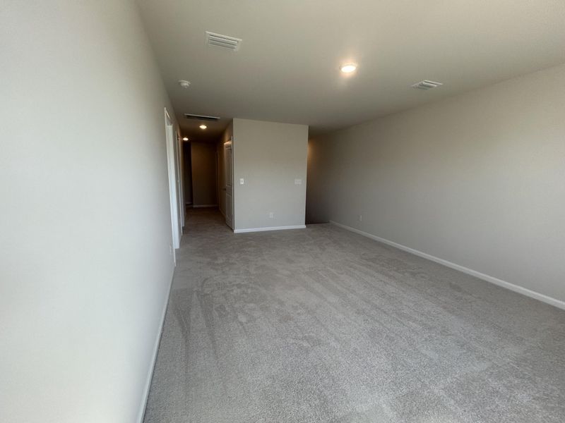 Spacious, unfurnished interior of a new home in , Ravenel (Image 11).