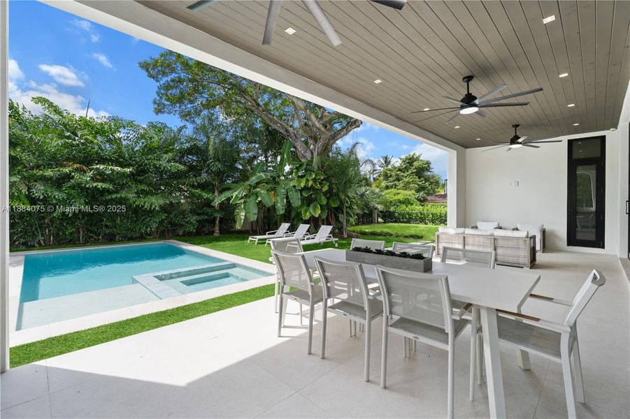 Exterior details and patio area of a home in , Miami (Image 27).