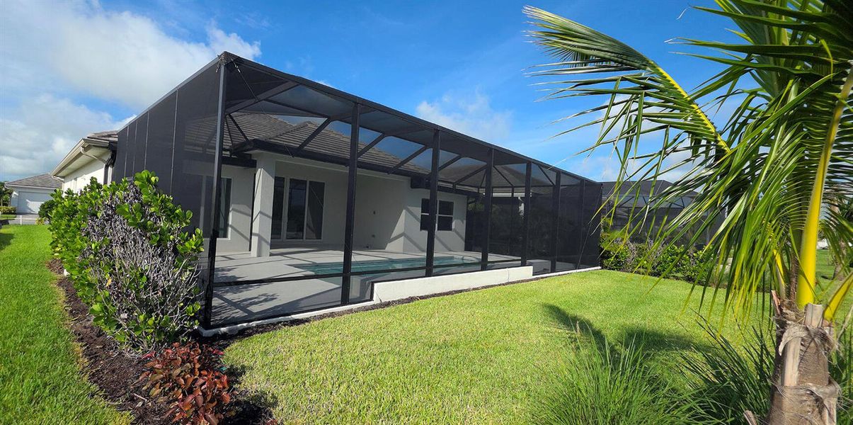 Lateral and Back Patio
