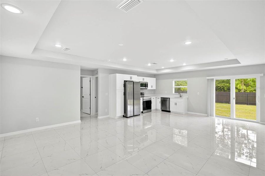 Spacious, unfurnished interior of a new home in , Lehigh Acres (Image 9).
