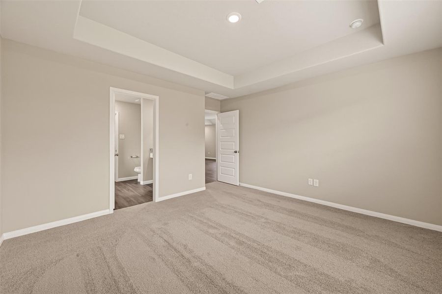 Spacious, unfurnished interior of a new home in Wayside Village, Houston (Image 30).