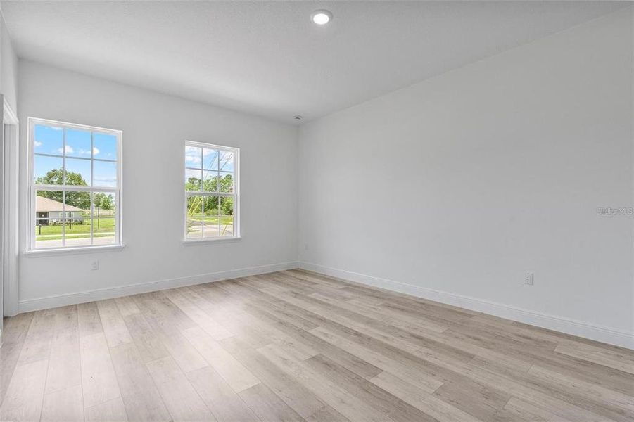 Spacious, unfurnished interior of a new home in , Ocala (Image 19).