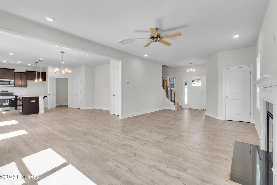 Spacious, unfurnished interior of a new home in Fairfield Harbour, New Bern (Image 15).