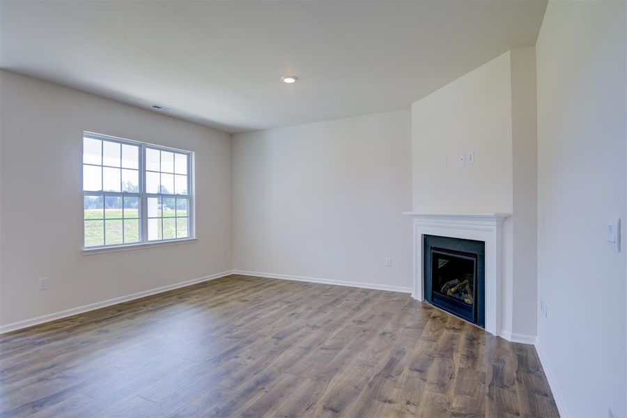 Representative unfurnished interior of a home built from the ARIA by D.R. Horton in West New Bern, New Bern (Image 19).