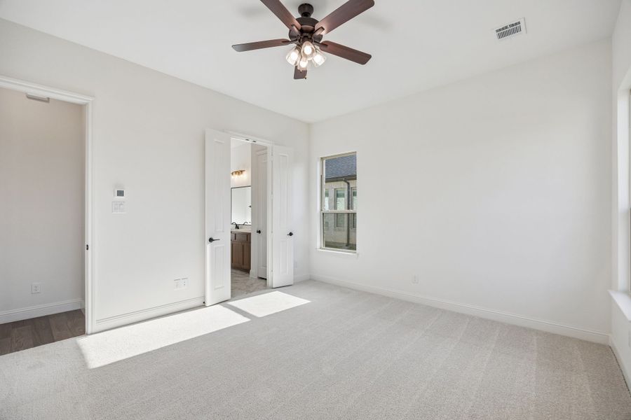 Spacious, unfurnished interior of a new home in Sheppard's Place, Waxahachie (Image 22). Spacious, unfurnished interior of a new home in Sheppard's Place, Waxahachie (Image 22).