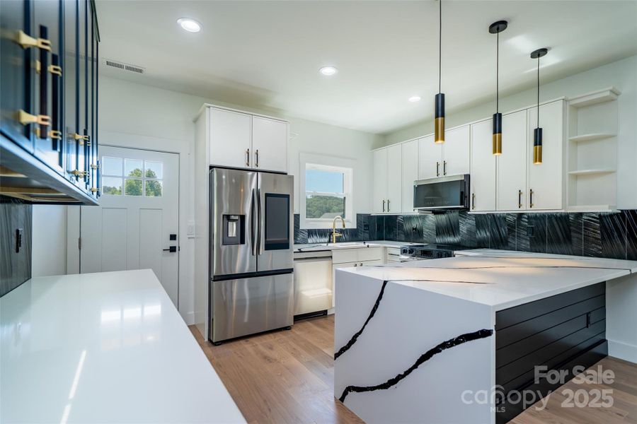 Quartz Waterfall Counter