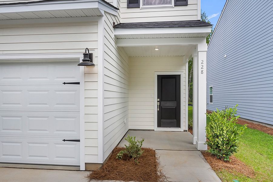 Exterior details and patio area of a home in Central Creek, Goose Creek (Image 3).