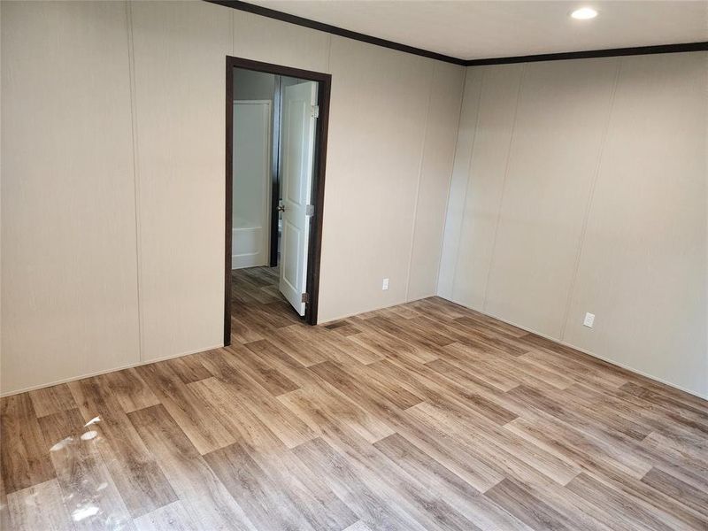 Spacious, unfurnished interior of a new home in , Gun Barrel City (Image 10).