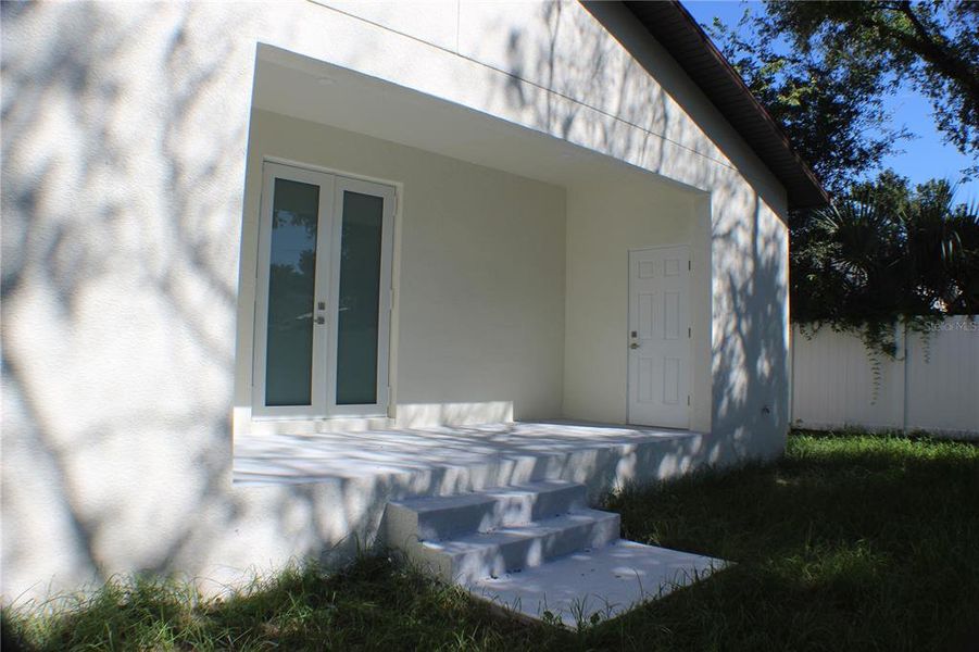 Exterior details and patio area of a home in , Tampa (Image 27).