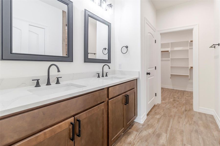 A dual quartz vanity means themorning routine doesn’t requirenegotiations. A dual quartz vanity means themorning routine doesn’t requirenegotiations.