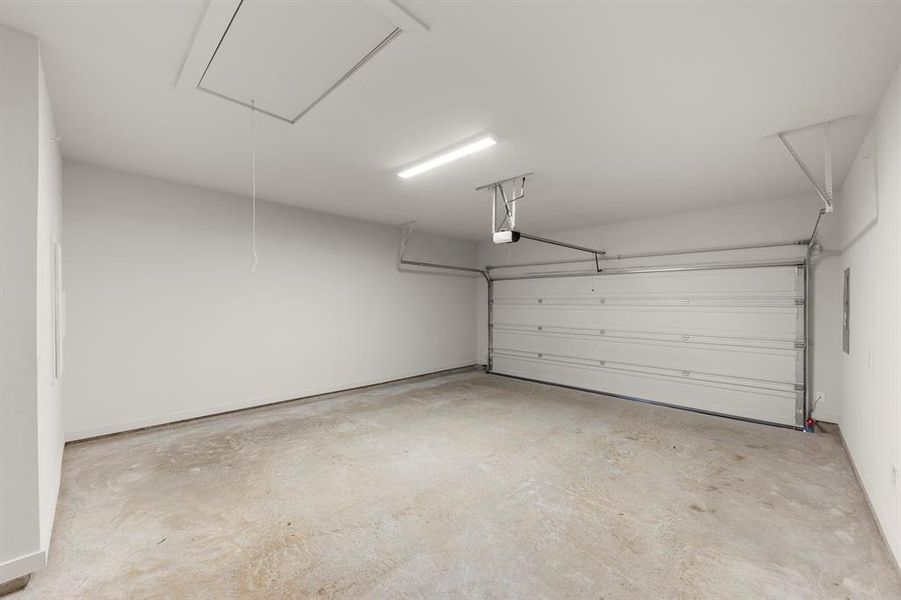 26. 628 Oakridge - Garage 26. 628 Oakridge - Garage