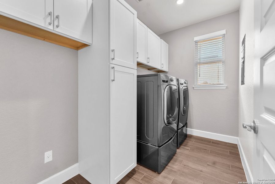 Furnished interior view inside a new home in Kallison Ranch 45', San Antonio (Image 13). Furnished interior view inside a new home in Kallison Ranch 45', San Antonio (Image 13).