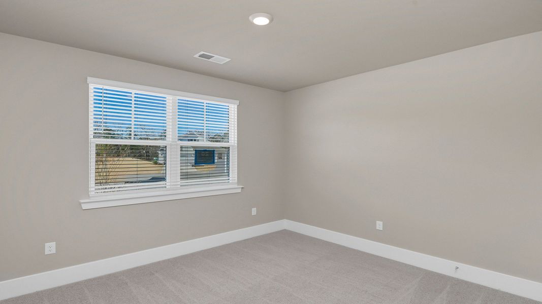 Spacious, unfurnished interior of a new home in Cross Creek, Lexington (Image 31).