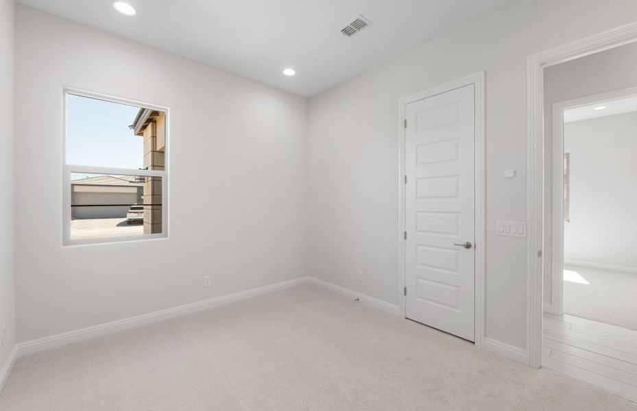 Spacious, unfurnished interior of a new home in Artisan at Asante, Surprise (Image 26).