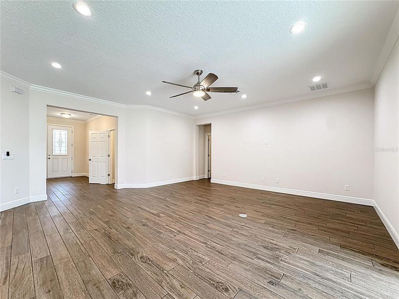 Spacious, unfurnished interior of a new home in , Orlando (Image 60).